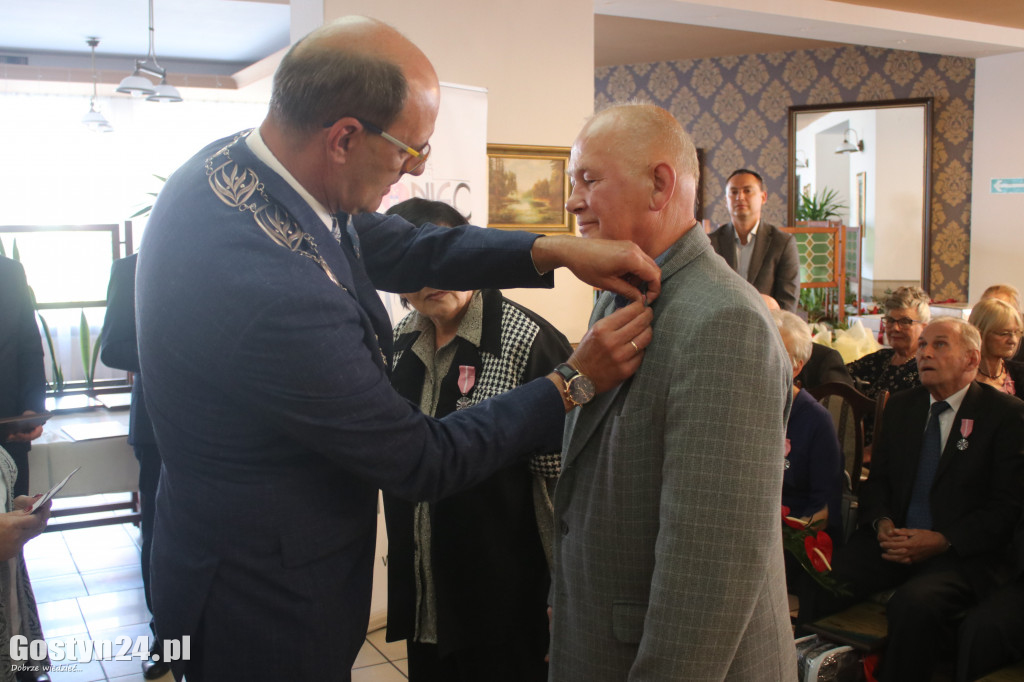 Uroczystość wręczenia medali za długoletnie pożycie w Poniecu