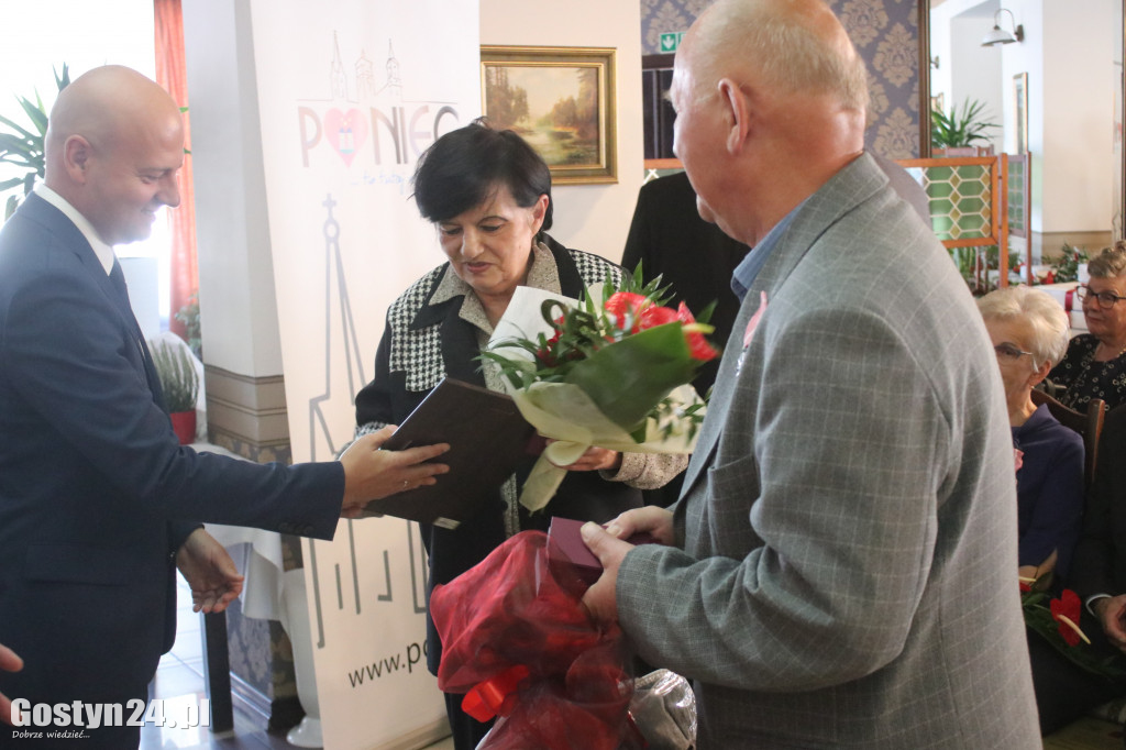 Uroczystość wręczenia medali za długoletnie pożycie w Poniecu
