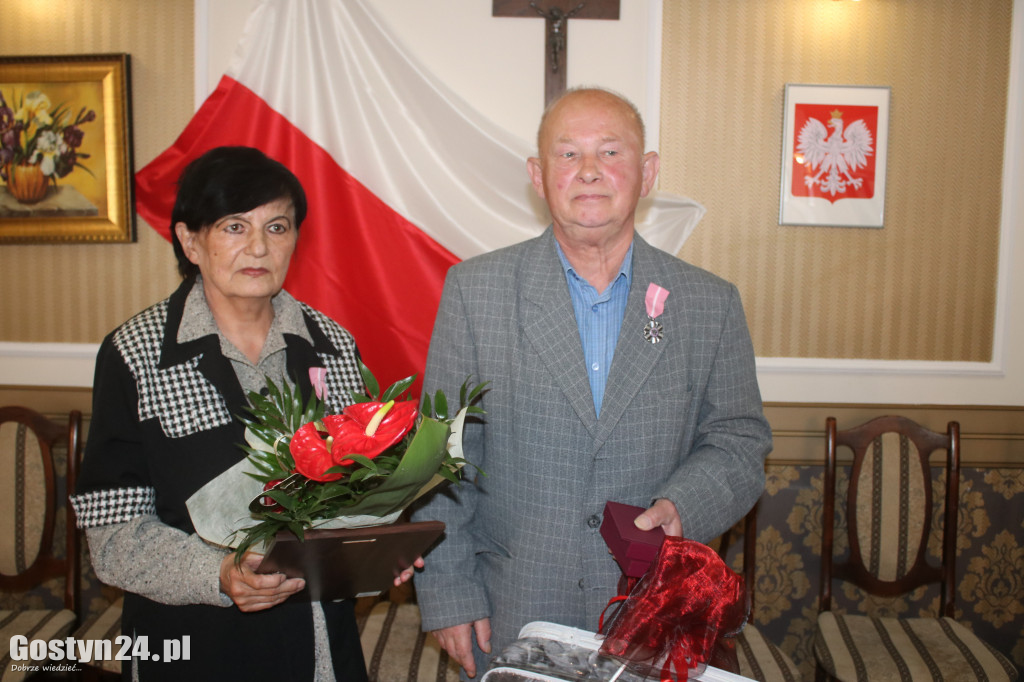 Uroczystość wręczenia medali za długoletnie pożycie w Poniecu