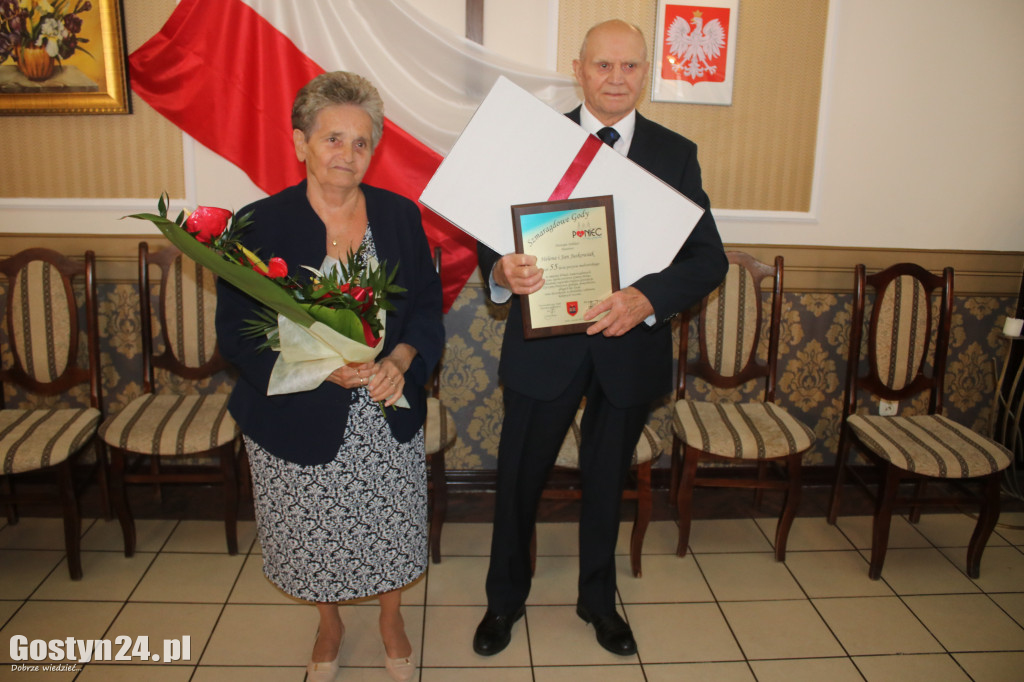 Uroczystość wręczenia medali za długoletnie pożycie w Poniecu