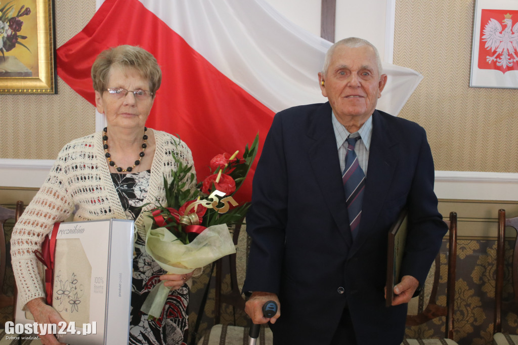 Uroczystość wręczenia medali za długoletnie pożycie w Poniecu