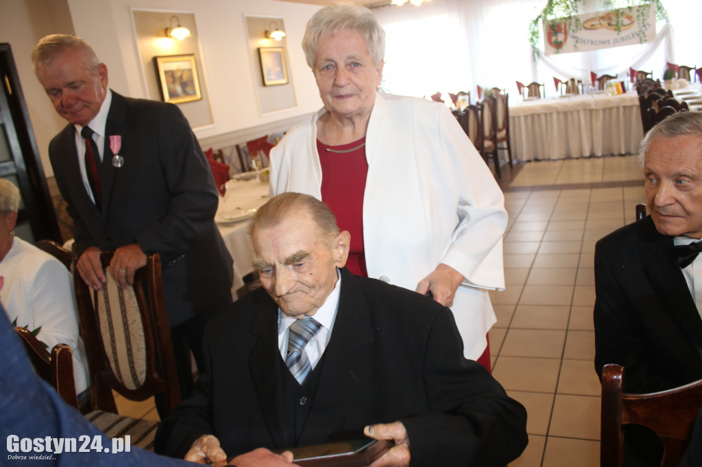 Uroczystość wręczenia medali za długoletnie pożycie w Poniecu