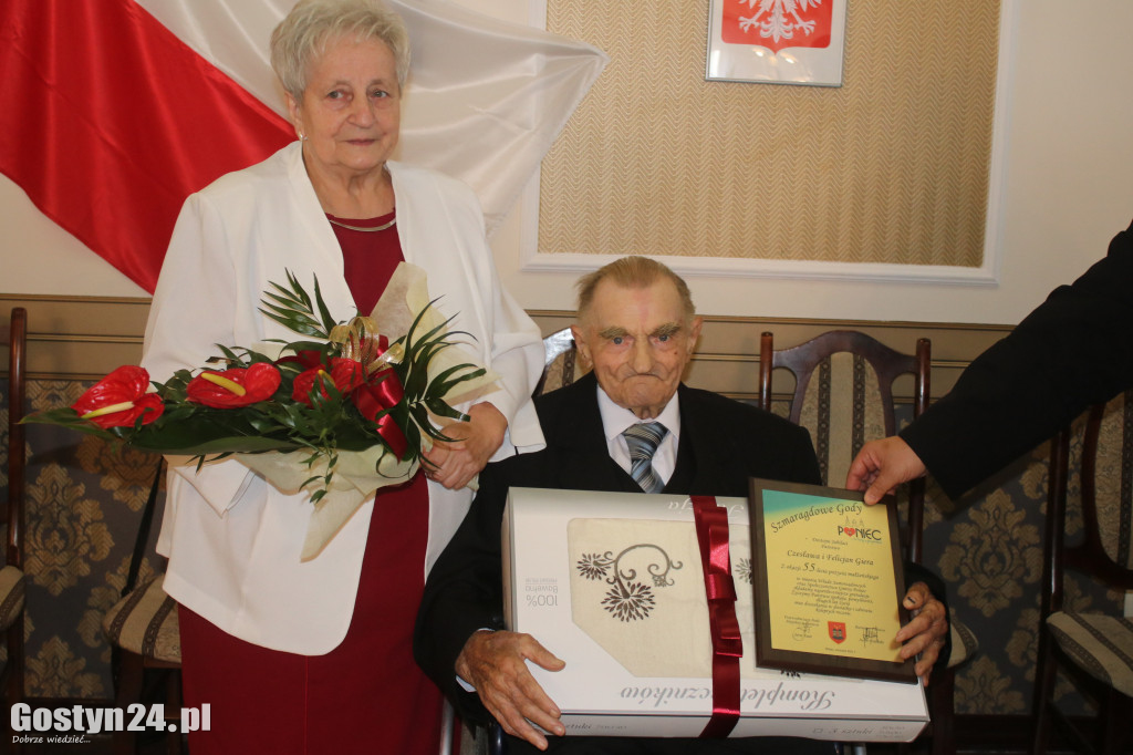 Uroczystość wręczenia medali za długoletnie pożycie w Poniecu