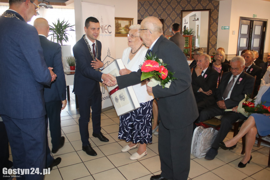 Uroczystość wręczenia medali za długoletnie pożycie w Poniecu