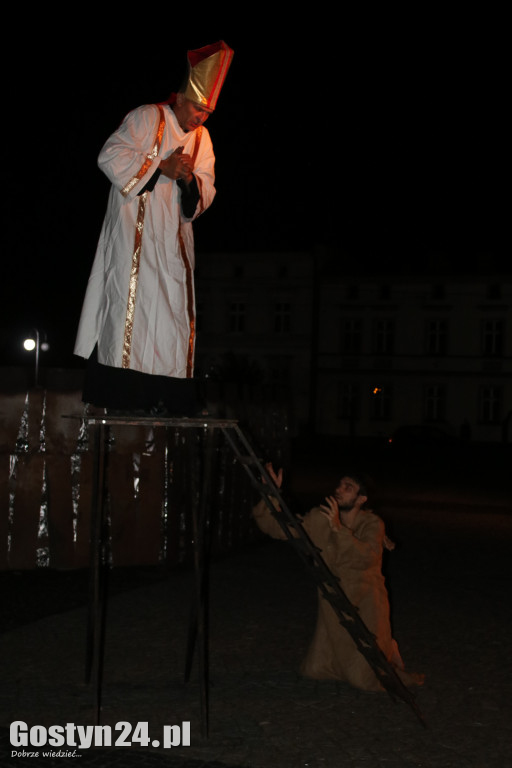 Spektakl Zapomniana Historia na pogorzelskim rynku
