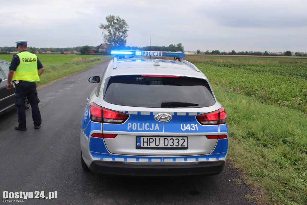 Dachowanie osobówki na trasie Chwałkowo-Krobia