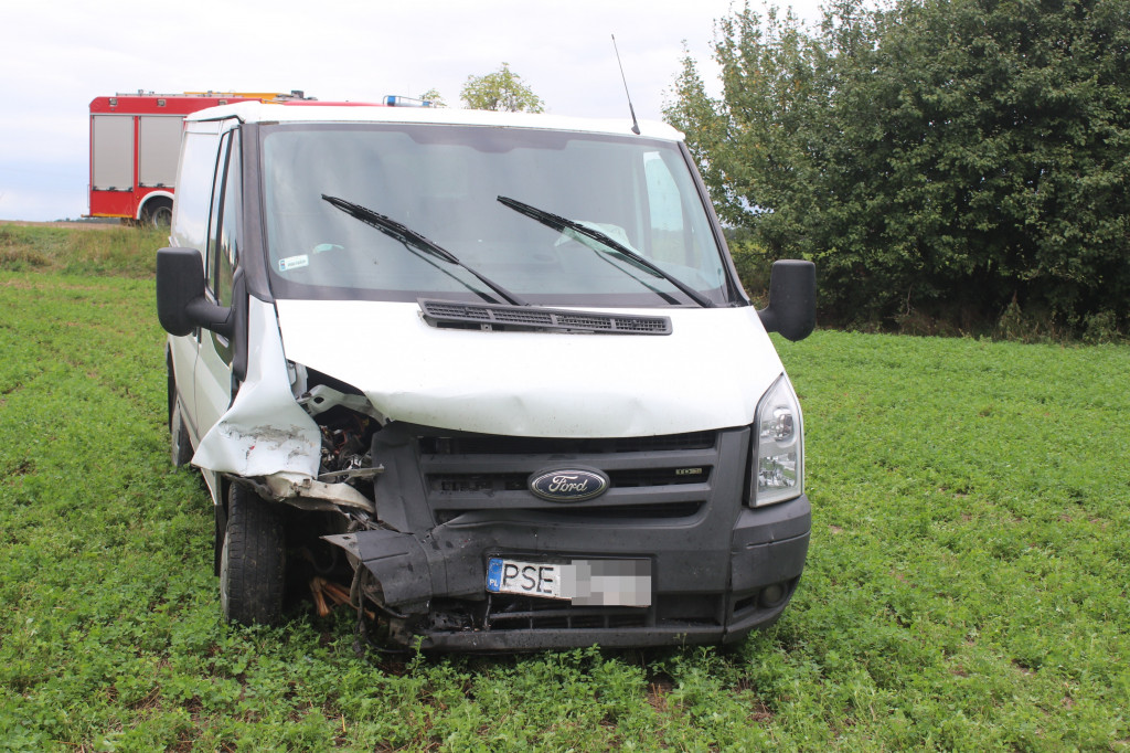 Zderzeni busa i osobówki w Drzęczewie Pierwszym
