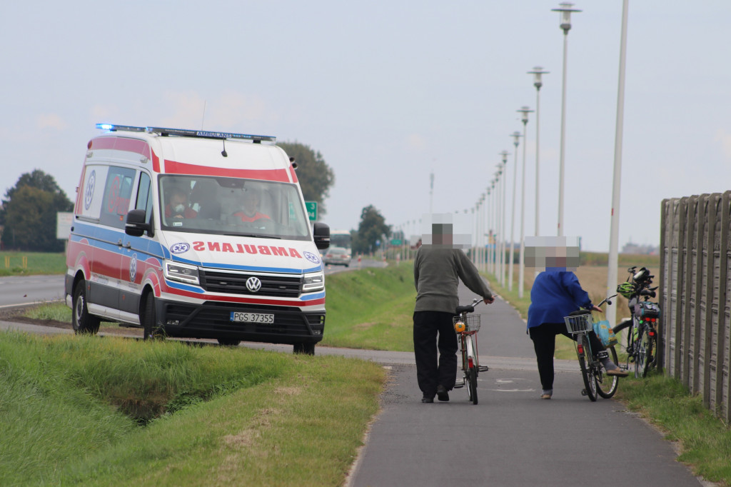 Zderzenie rowerzysty z ciężarówką na ścieżce rowerowej Gostyń-Gola