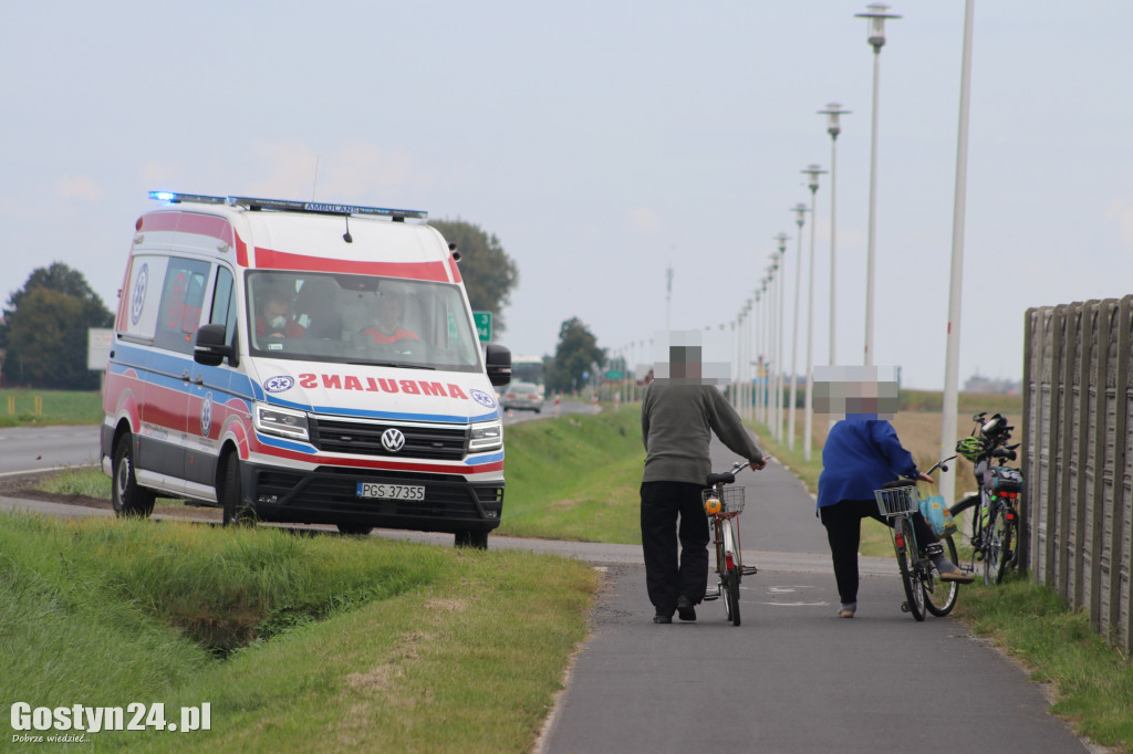 Zderzenie rowerzysty z ciężarówką na ścieżce rowerowej Gostyń-Gola