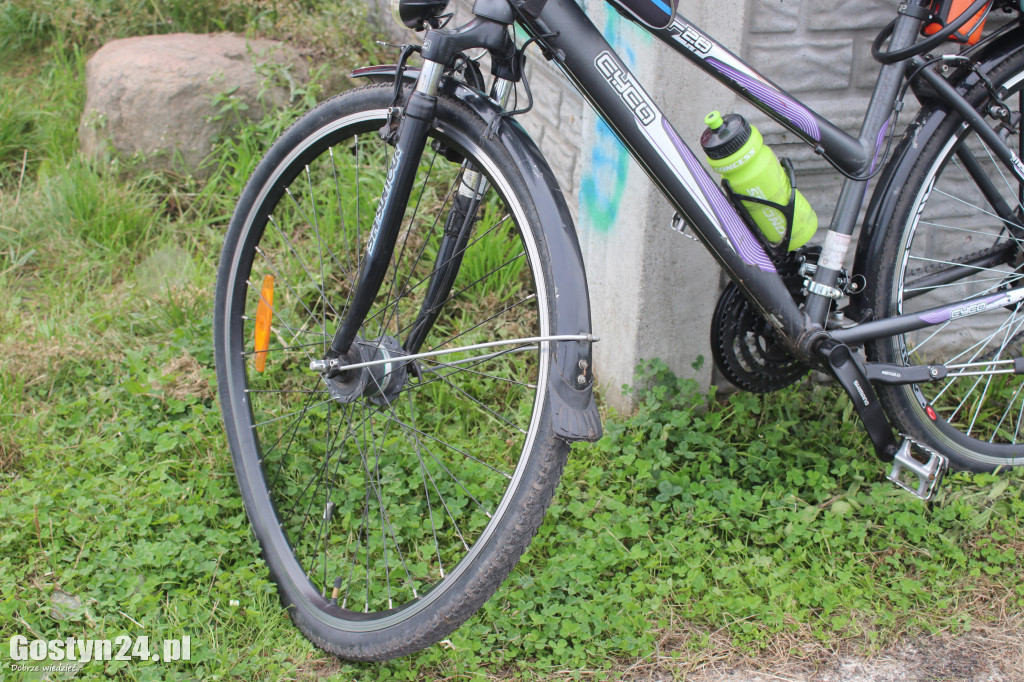 Zderzenie rowerzysty z ciężarówką na ścieżce rowerowej Gostyń-Gola