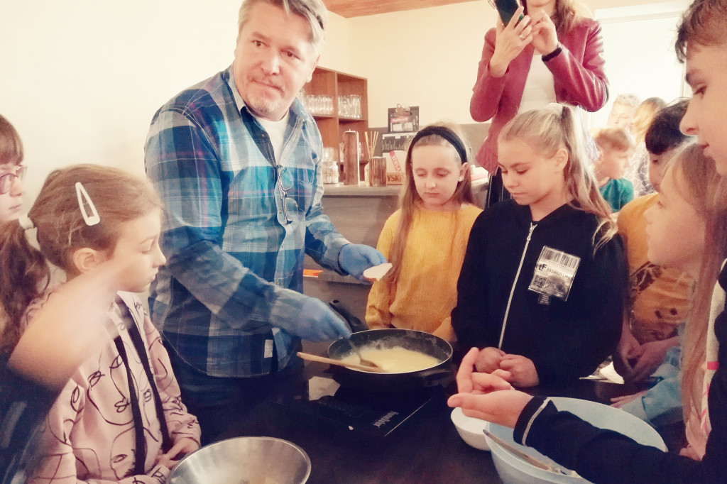 Dzień Czytania połączony z degustacją sera smażonego w Pogorzeli