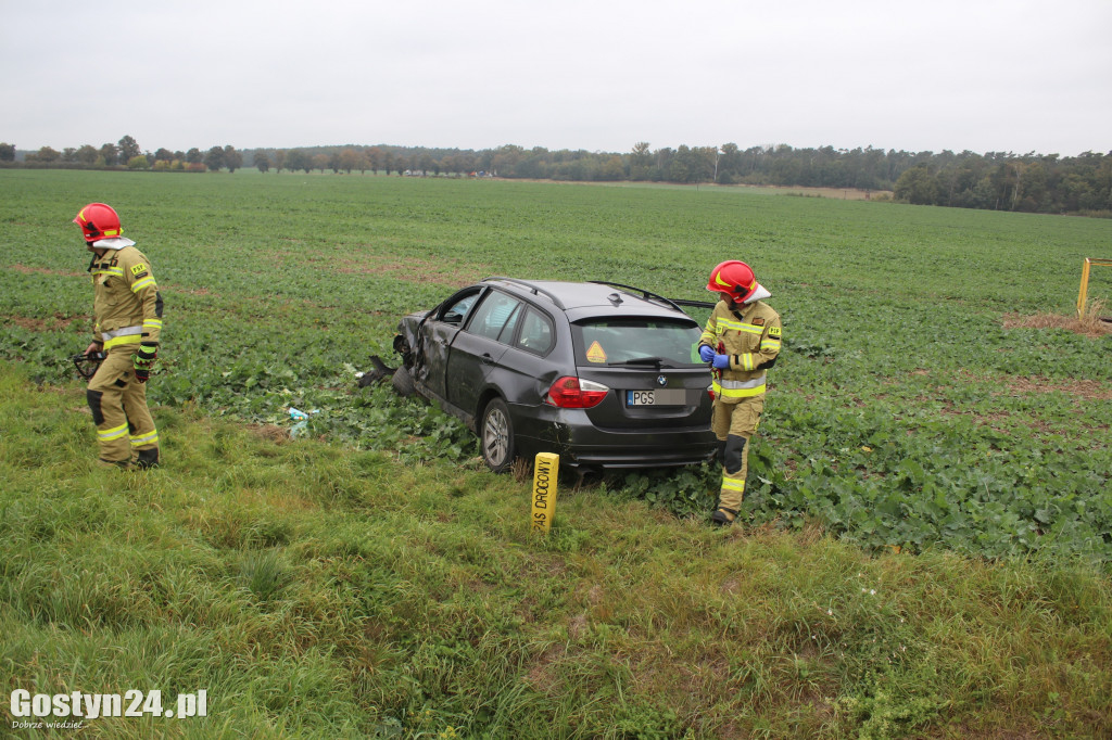 Wypadek BMW i samochodu ciężarowego na trasie Gostyń - Gola