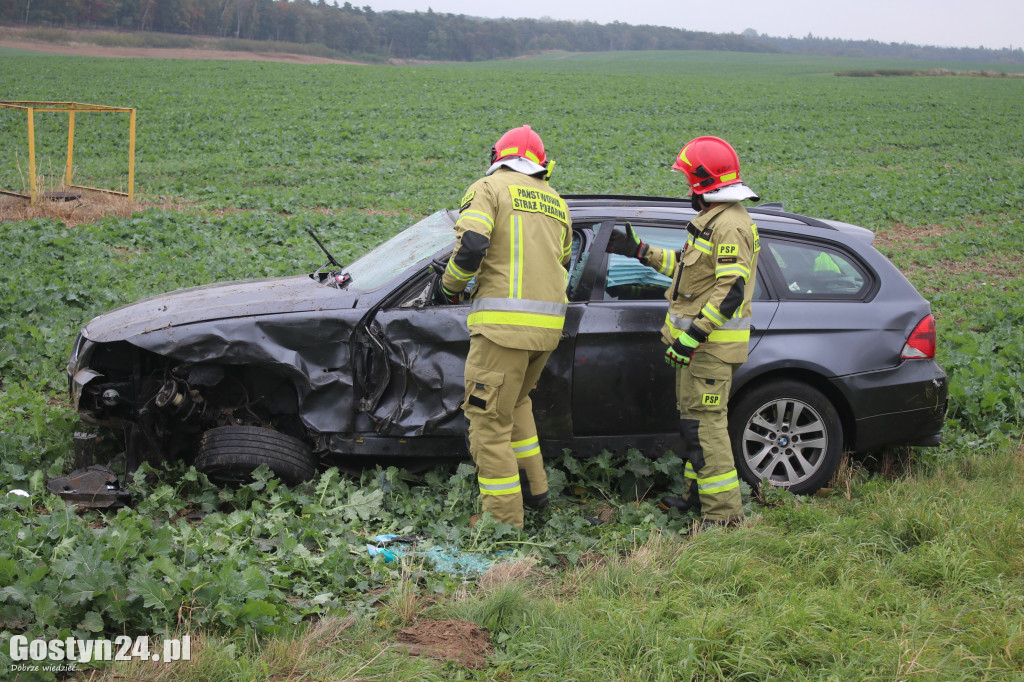 Wypadek BMW i samochodu ciężarowego na trasie Gostyń - Gola