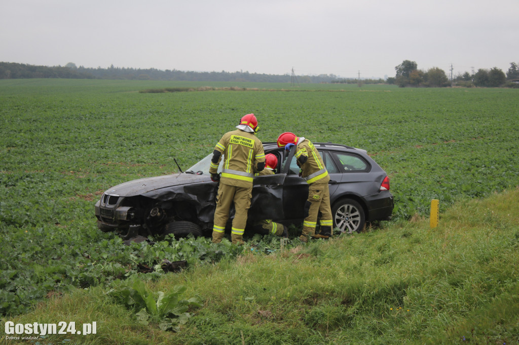 Wypadek BMW i samochodu ciężarowego na trasie Gostyń - Gola