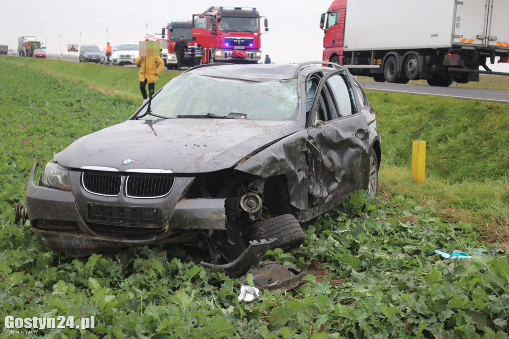 Wypadek BMW i samochodu ciężarowego na trasie Gostyń - Gola