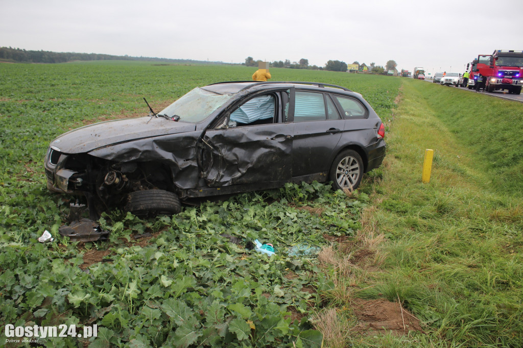 Wypadek BMW i samochodu ciężarowego na trasie Gostyń - Gola
