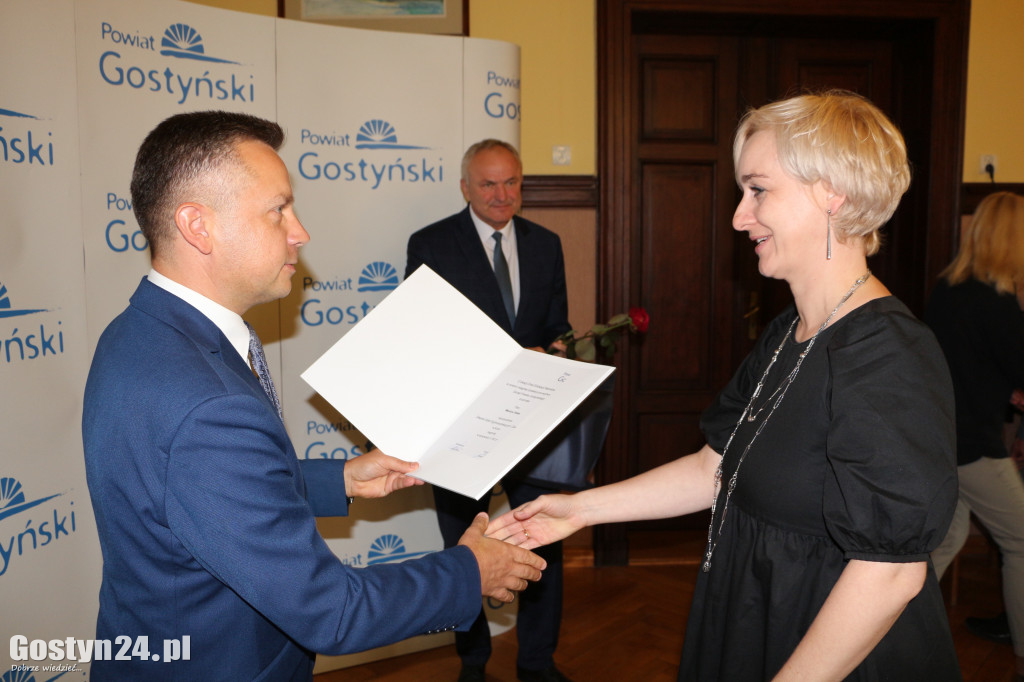 Nagrody z okazji Dnia Edukacji Narodowej w Powiecie
