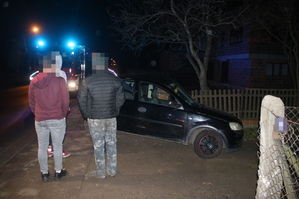 Auto wjechało w środku nocy w płot w Podrzeczu