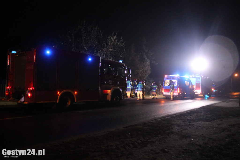 Auto wjechało w środku nocy w płot w Podrzeczu