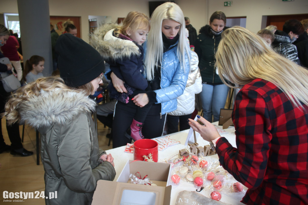 Świąteczna galeria produktów lokalnych w Hutniku