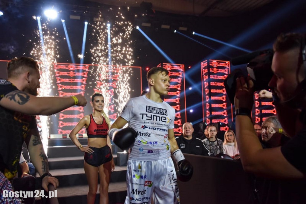 Karol Łapawa pierwszy raz zwyciężył na zawodowym ringu