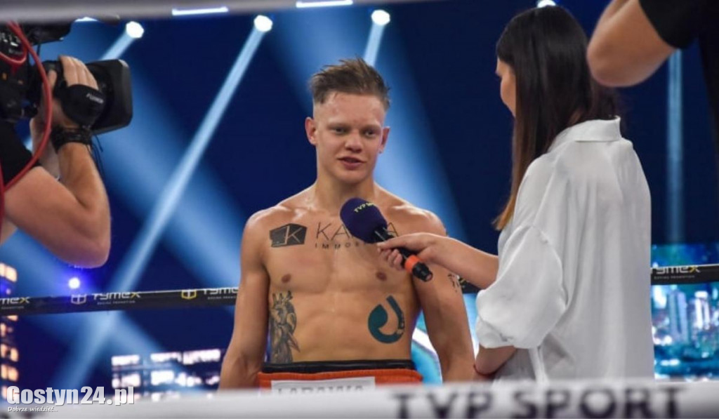 Karol Łapawa pierwszy raz zwyciężył na zawodowym ringu