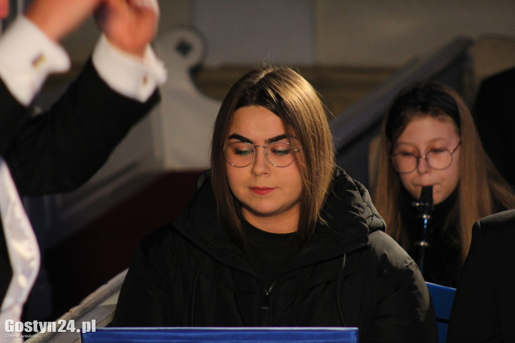 Koncert orkiestry i chóru w kościele w Poniecu