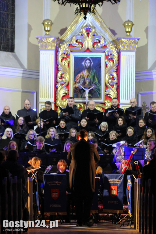 Koncert orkiestry i chóru w kościele w Poniecu