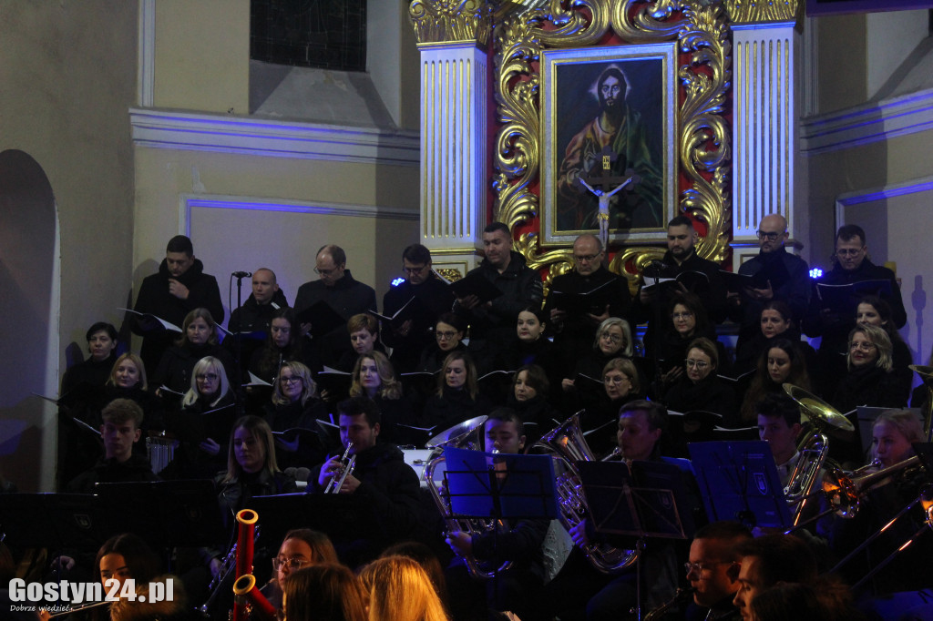 Koncert orkiestry i chóru w kościele w Poniecu