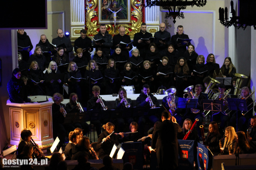 Koncert orkiestry i chóru w kościele w Poniecu