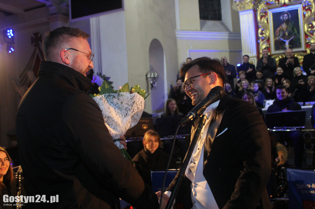 Koncert orkiestry i chóru w kościele w Poniecu