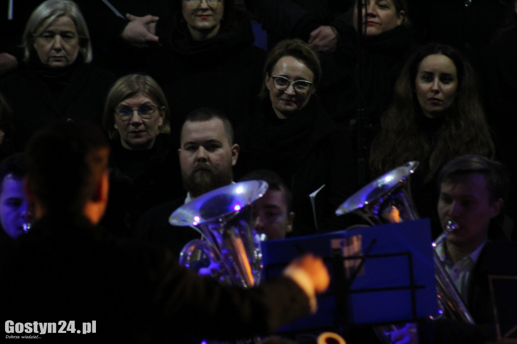 Koncert orkiestry i chóru w kościele w Poniecu