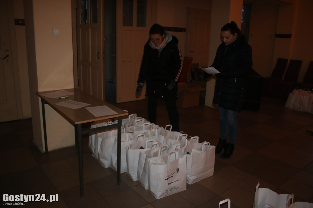 Paczki dla ponad 200 mieszkańców gminy Gostyń
