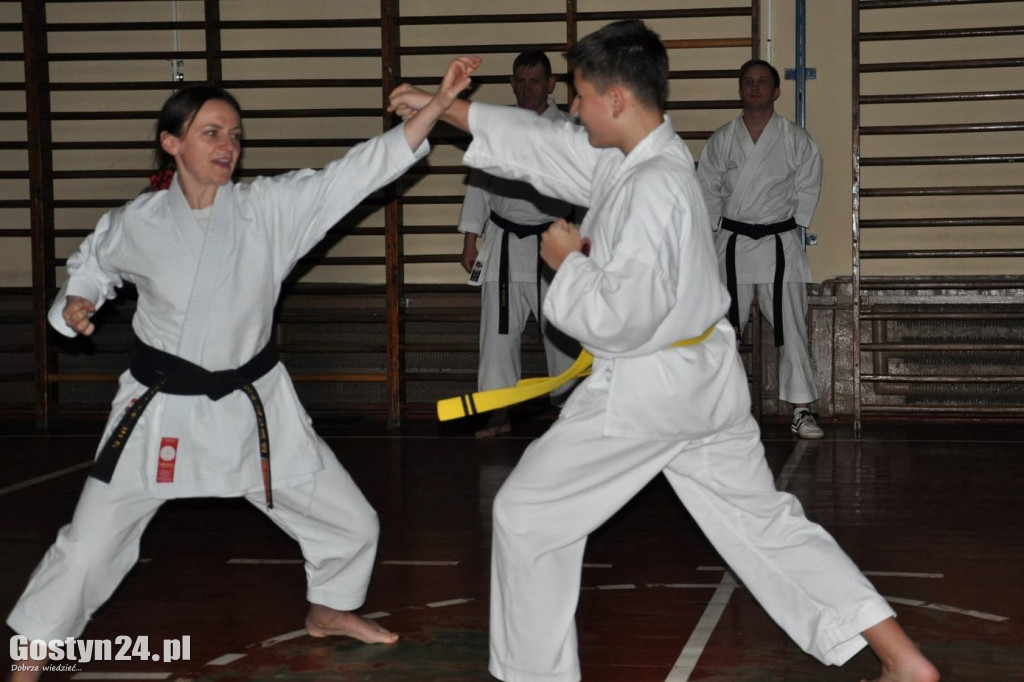 Noworoczny trening karateków z TKKF Tecza
