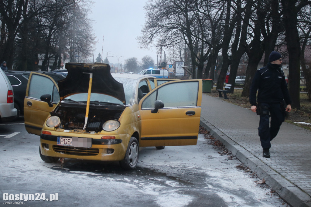 Pożar samochodu na pl. K. Marcinkowskiego w Gostyniu