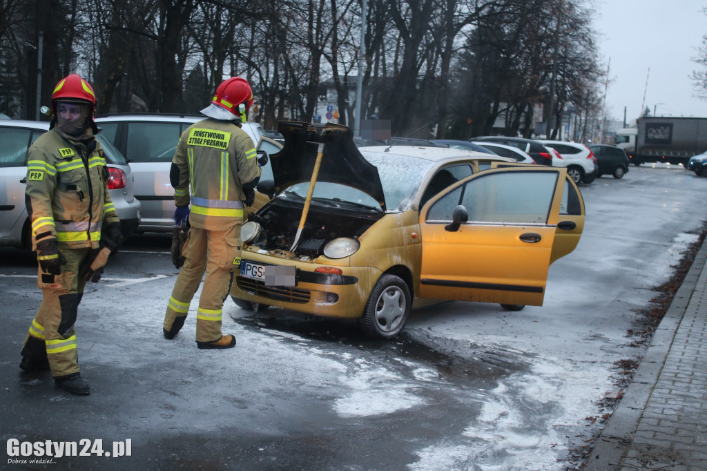 Pożar samochodu na pl. K. Marcinkowskiego w Gostyniu