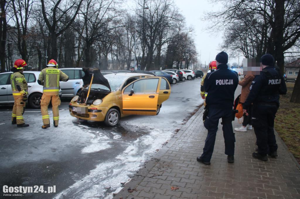 Pożar samochodu na pl. K. Marcinkowskiego w Gostyniu
