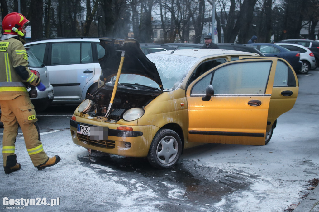 Pożar samochodu na pl. K. Marcinkowskiego w Gostyniu