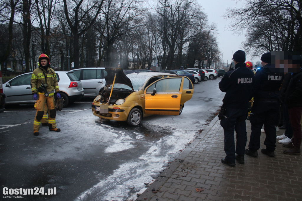 Pożar samochodu na pl. K. Marcinkowskiego w Gostyniu
