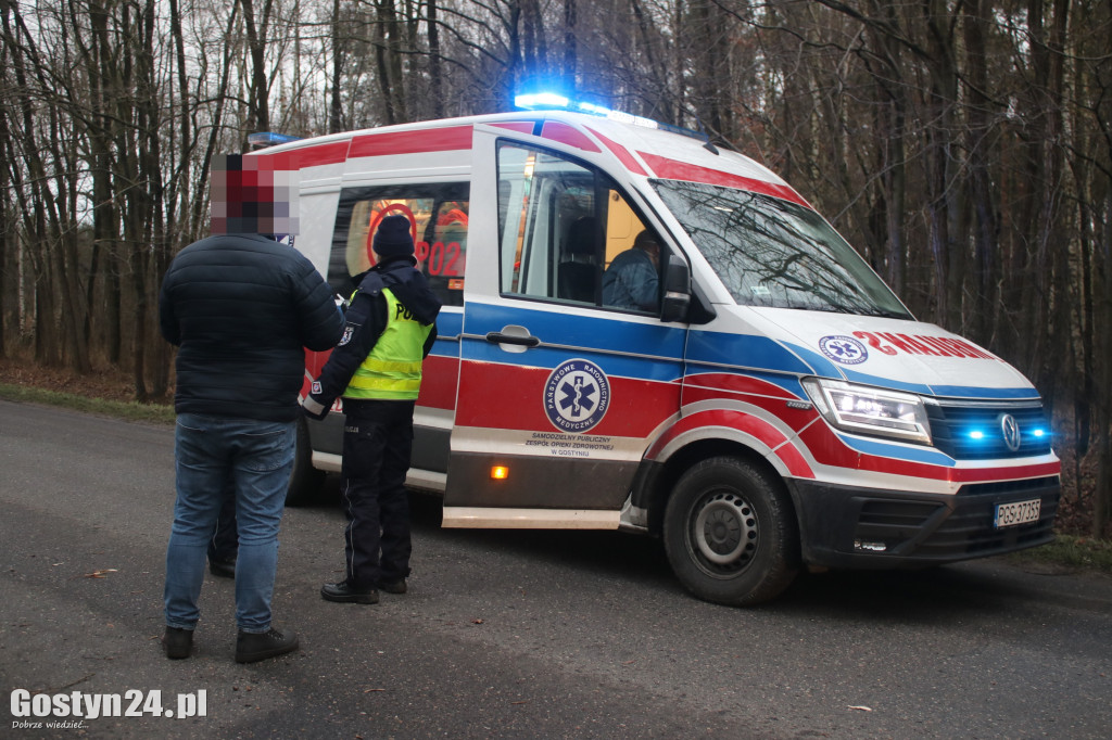Samochód wypadł z drogi na trasie Karzec-Dzięczyna