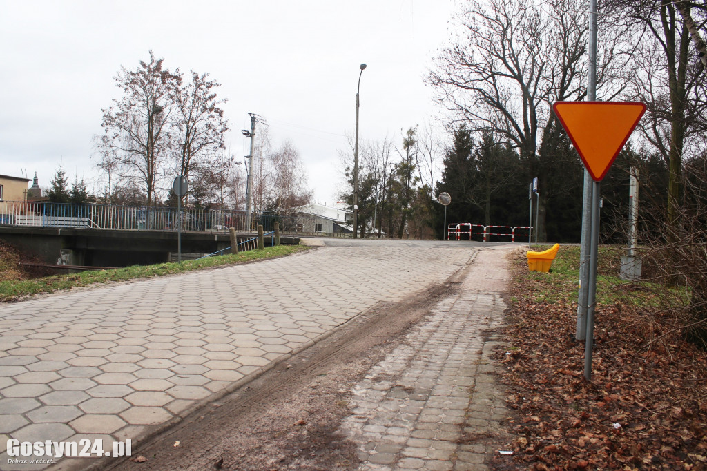 Nieprzestrzegany zakaz na drodze w Piaskach