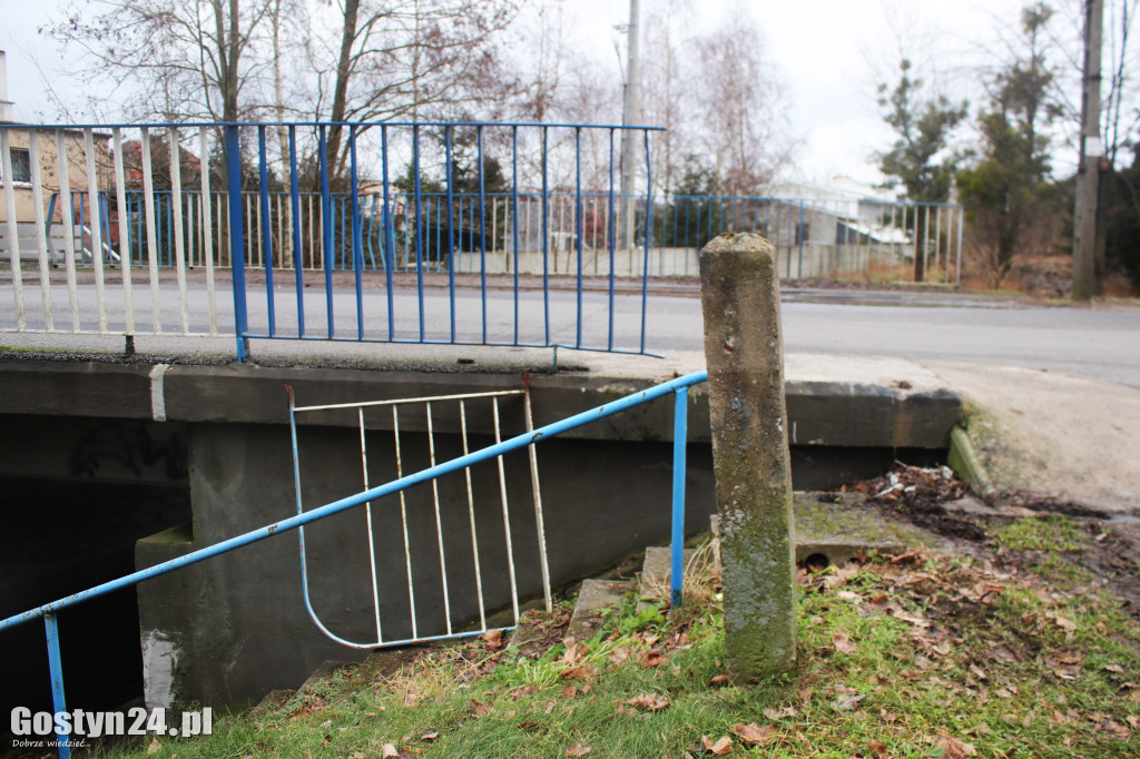 Nieprzestrzegany zakaz na drodze w Piaskach