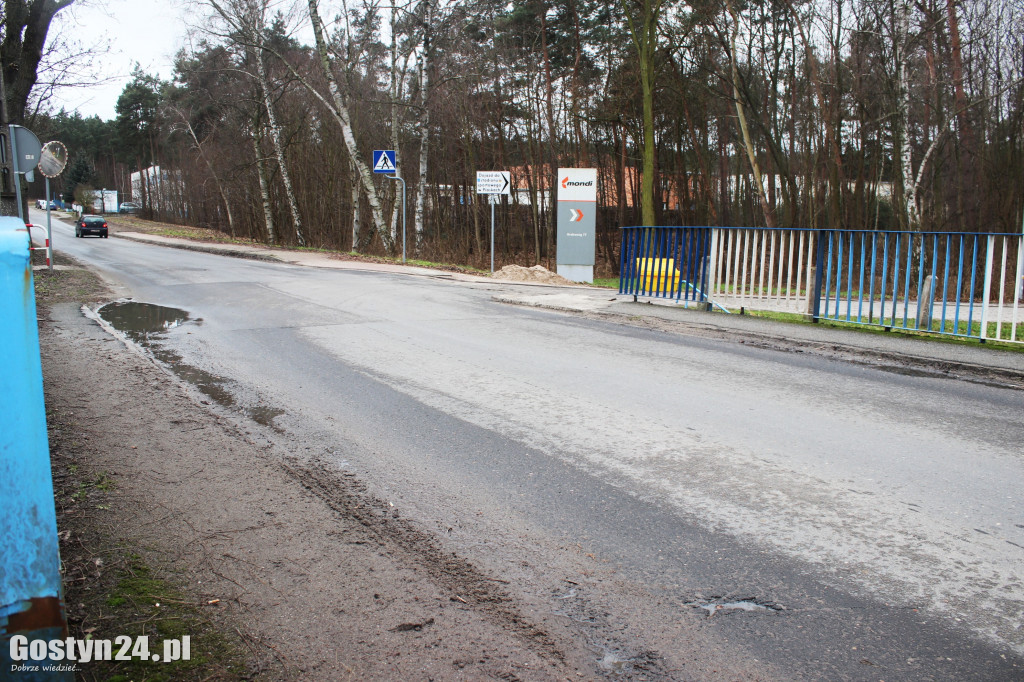 Nieprzestrzegany zakaz na drodze w Piaskach