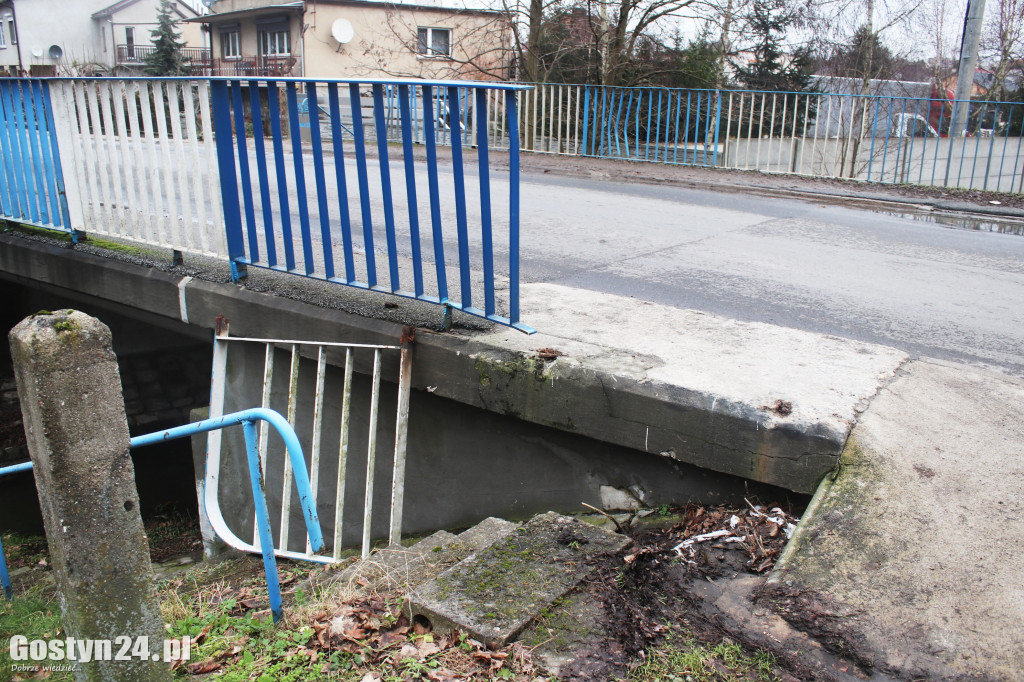 Nieprzestrzegany zakaz na drodze w Piaskach