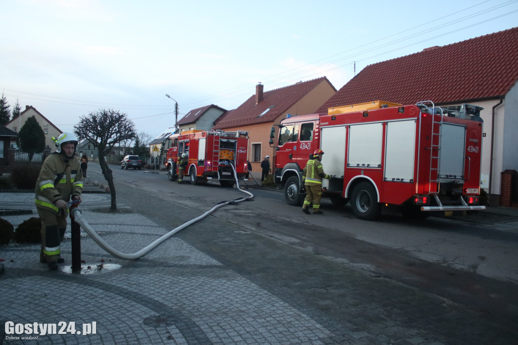 Pożar garażu i drewutni w Poniecu
