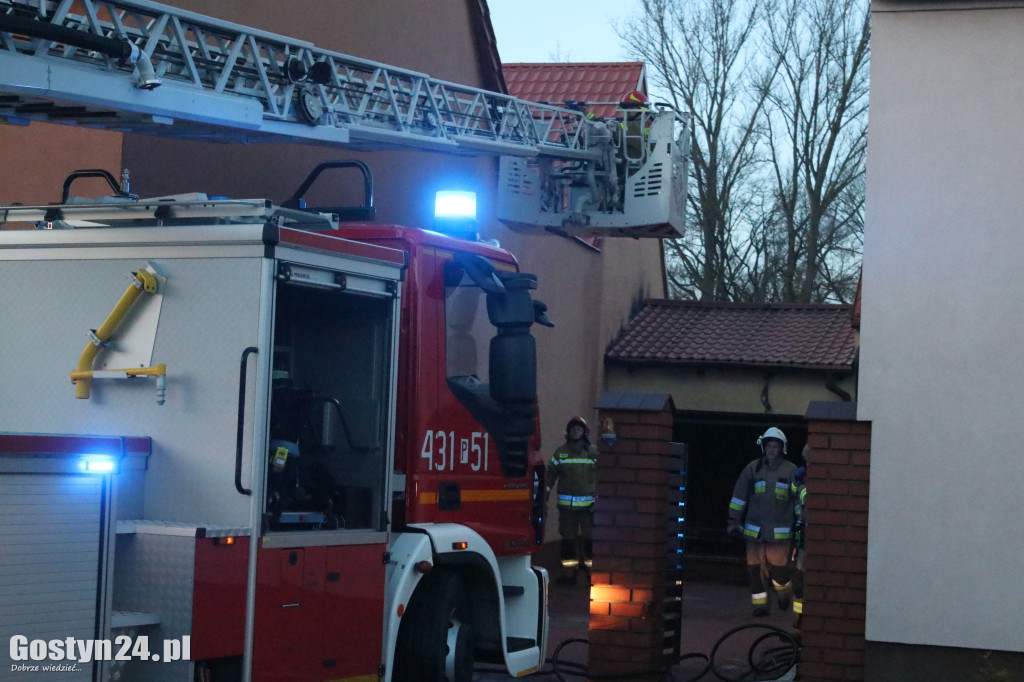 Pożar garażu i drewutni w Poniecu