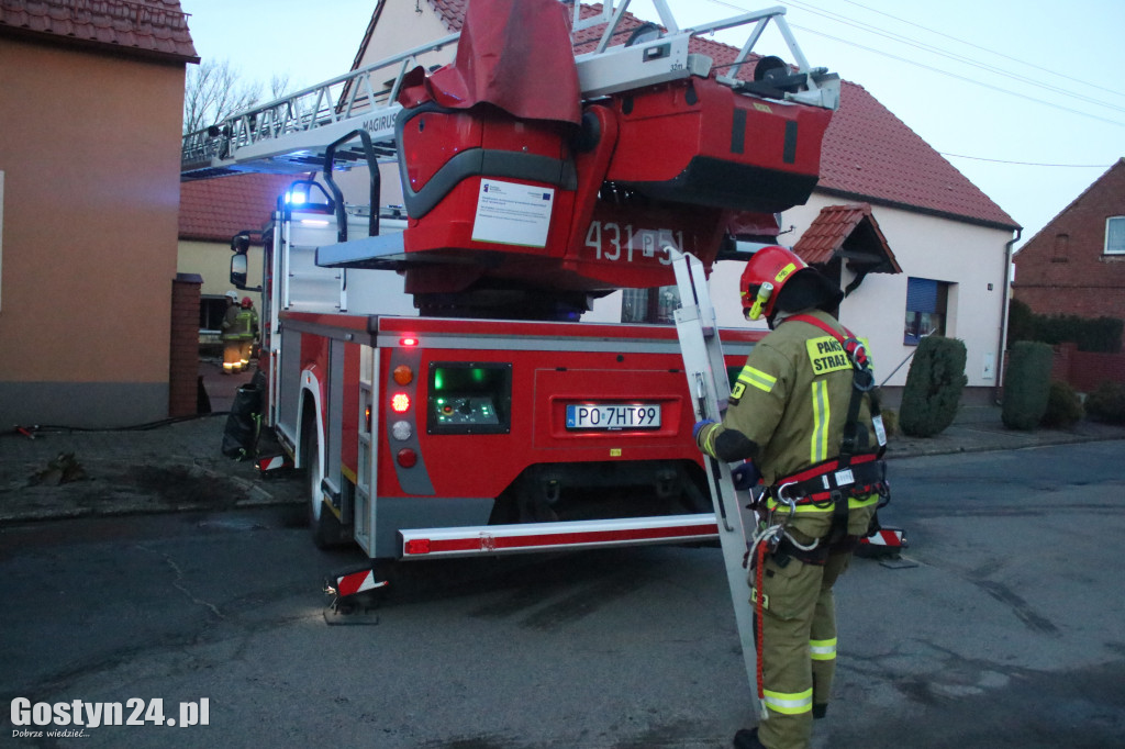 Pożar garażu i drewutni w Poniecu