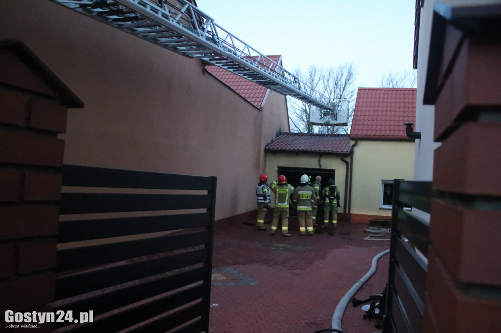 Pożar garażu i drewutni w Poniecu