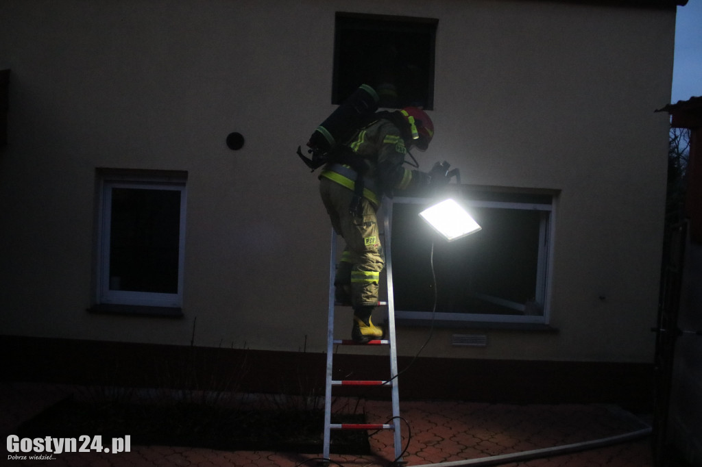 Pożar garażu i drewutni w Poniecu