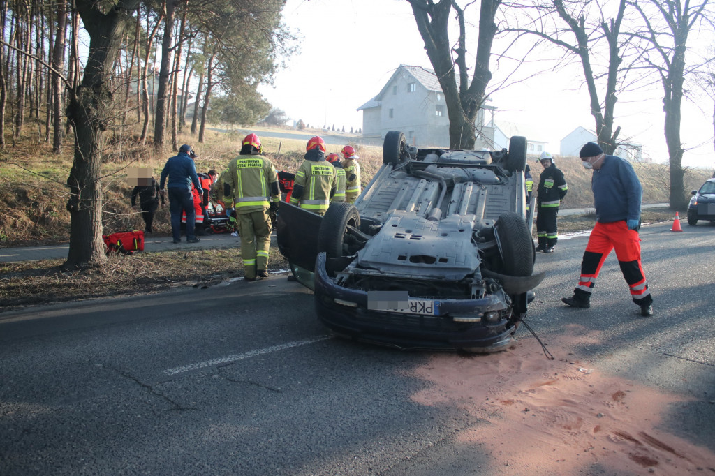 Zdarzenie drogowe na trasie Strzelce Wielkie - Piaski